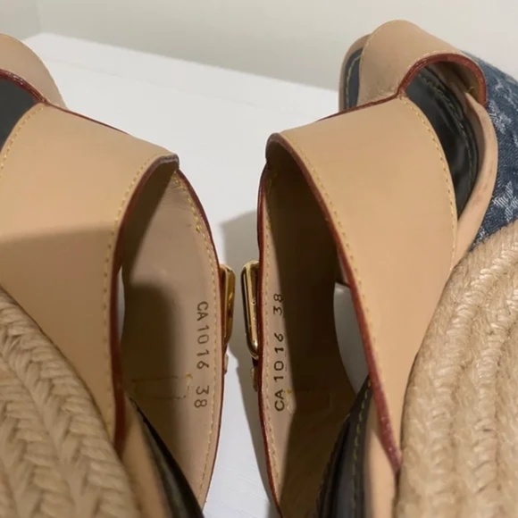 LV . Monogram Denim and Leather Espadrilles . 38 - Picture 9 of 15